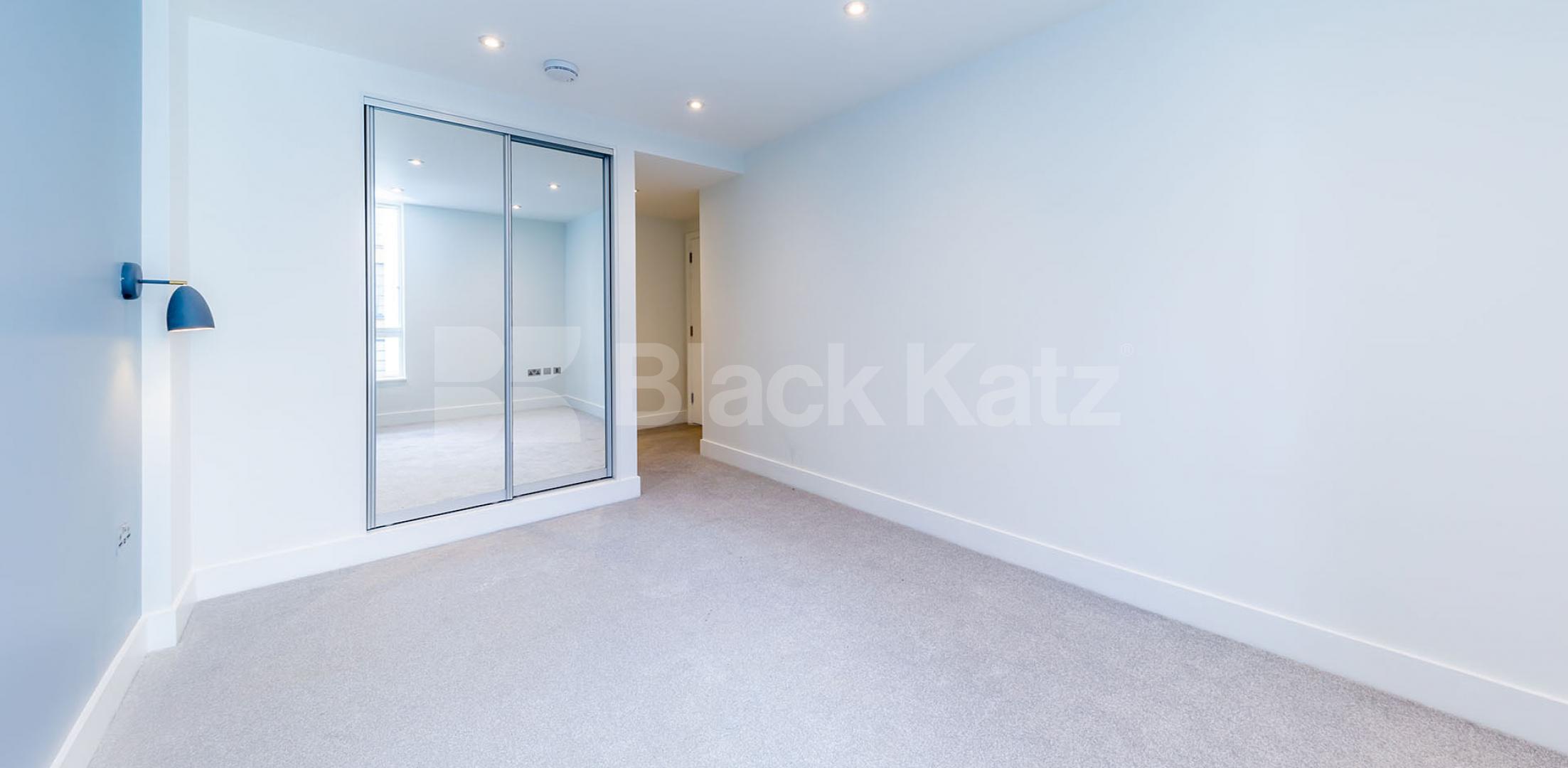 			LUXURY NEW 3 BED, 3 BATH WITH BALCONY!, 3 Bedroom, 1 bath, 1 reception Flat			 Cliff Villas, CAMDEN